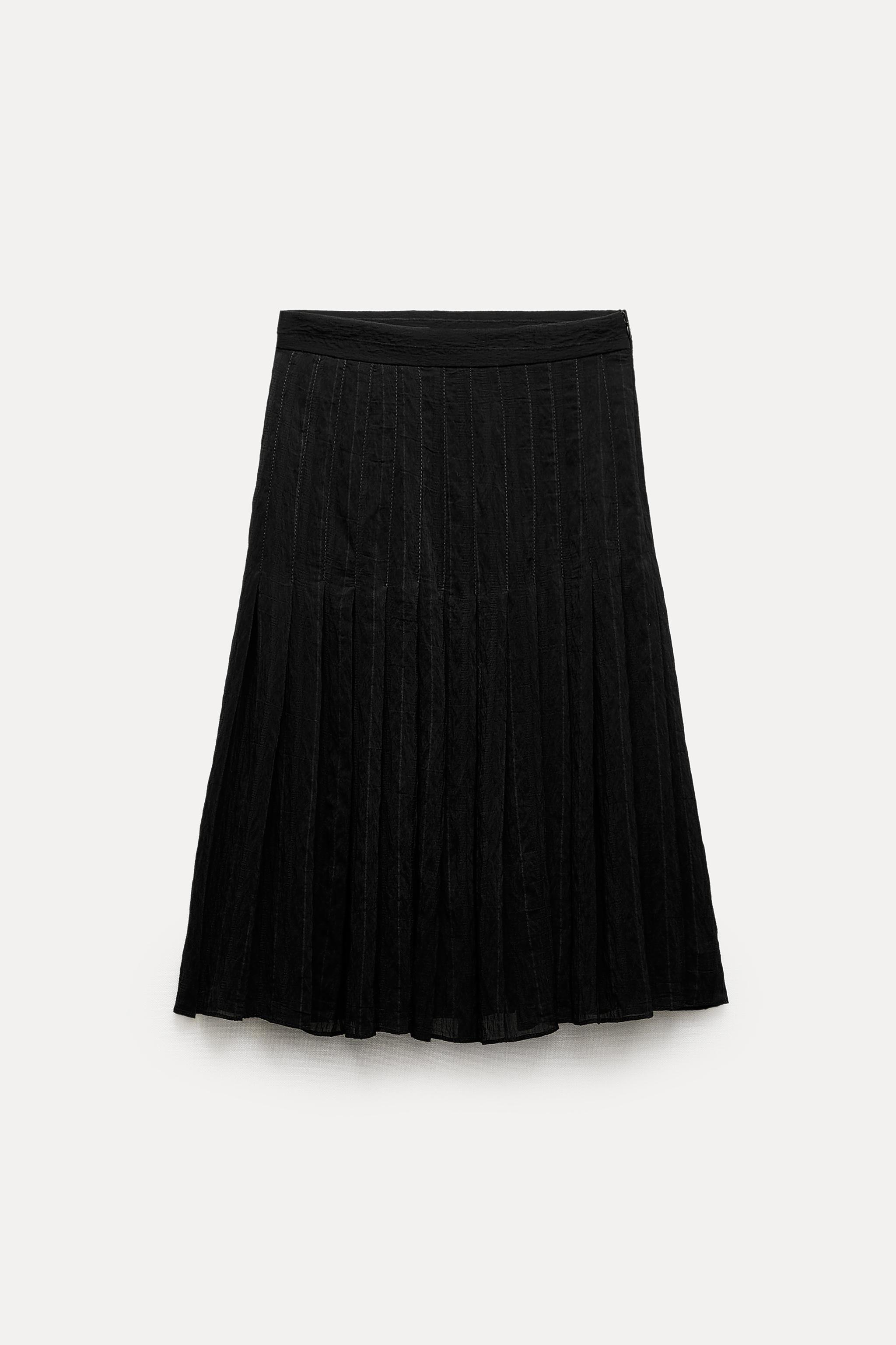 Zara's Pleated Skirt: A Modern Take