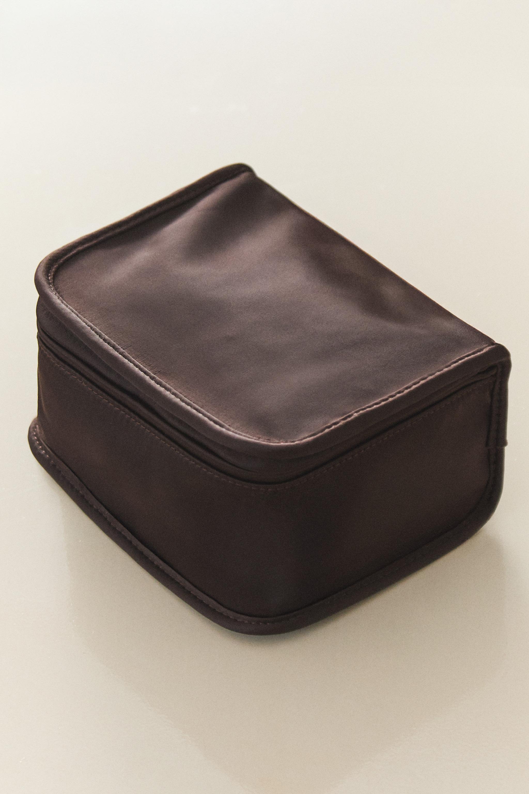 MEDIUM SATEEN MAKEUP BAG — Chocolate Brown