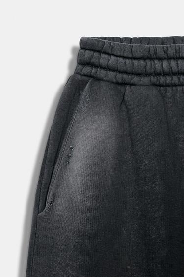 PANTALON MOLLETON EFFET DÉLAVÉ DÉCHIRÉ - Noir de Zara - Image 8