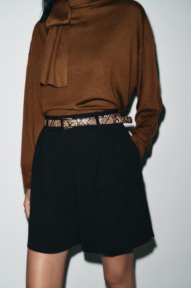 BERMUDA PINZAS CINTURÓN - Negro de Zara