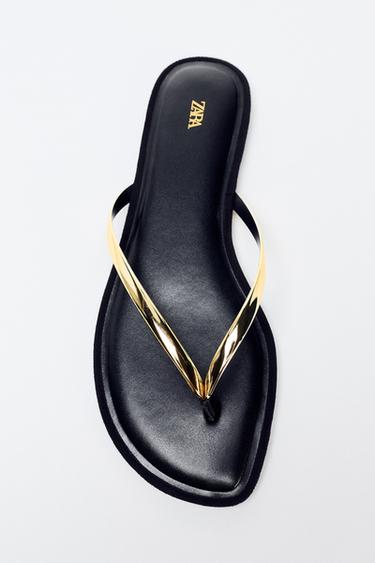 SANDALE MIT METALLELEMENT - Schwarz von Zara