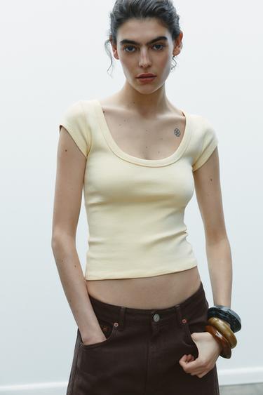 CAMISETA COM DECOTE REDONDO - Manteiga da Zara