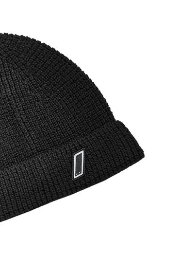 WAFFLE-KNIT BEANIE - Black by Zara
