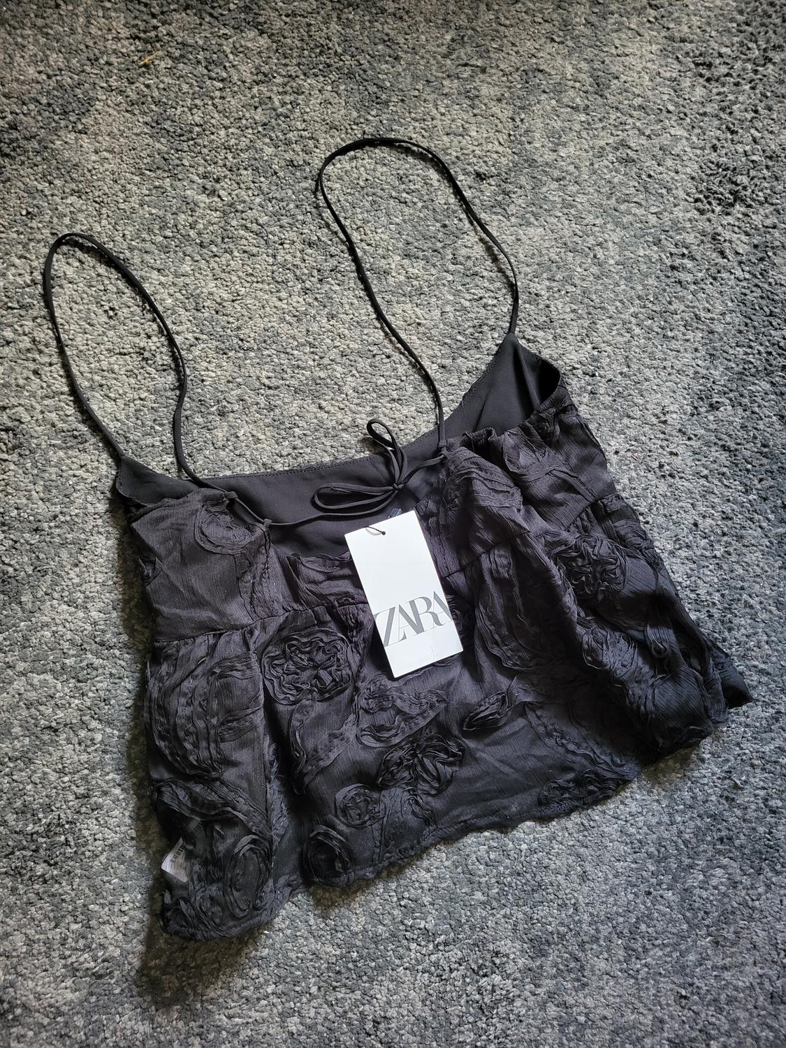TEXTURED CAMISOLE TOP WITH FLORAL DETAIL - Image 2