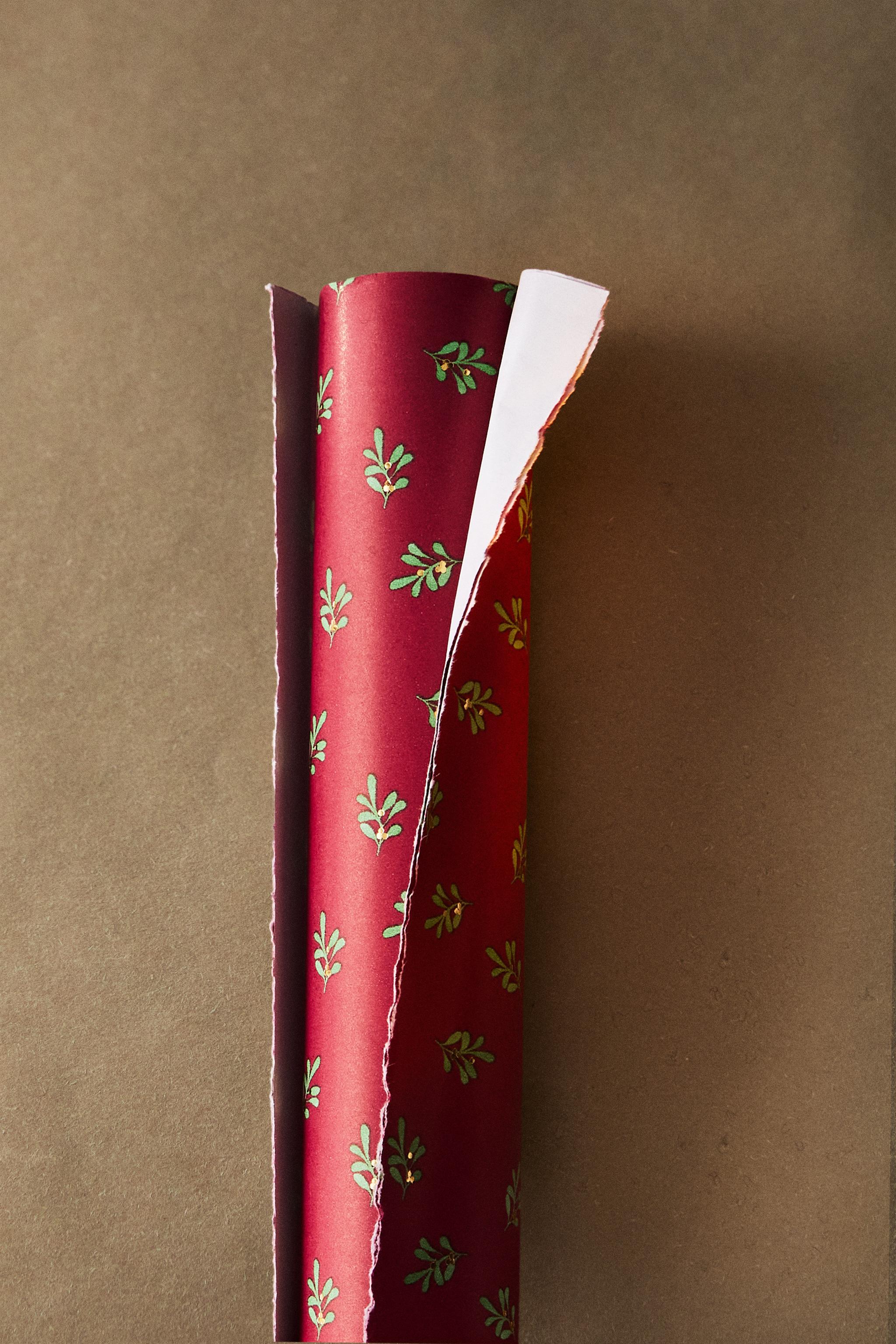 CHRISTMAS LEAF PRINT GIFT WRAPPING PAPER