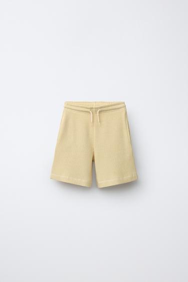 BERMUDA FELPA WAFFLE - Mantequilla de Zara