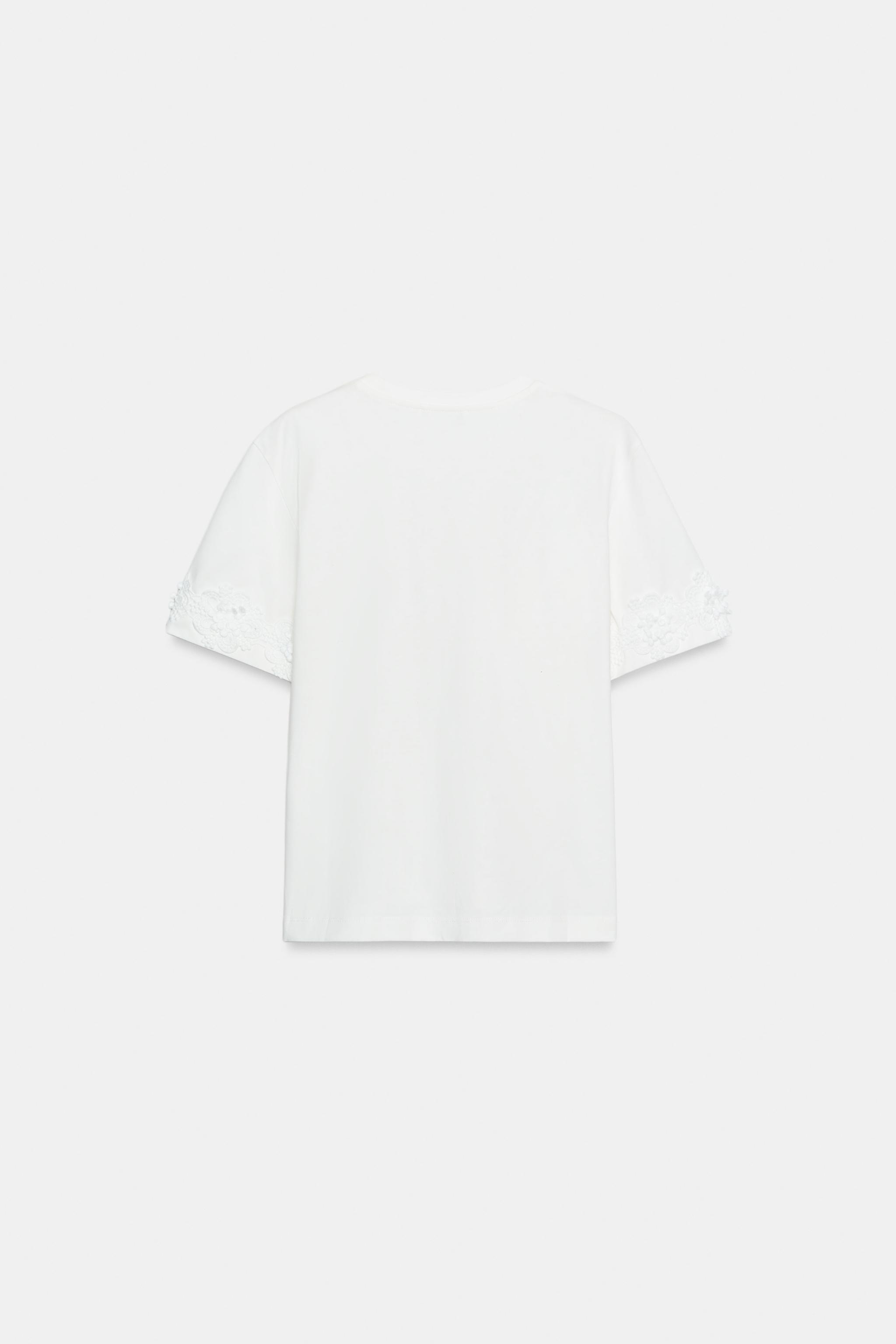 EMBROIDERED FLOWER T-SHIRT