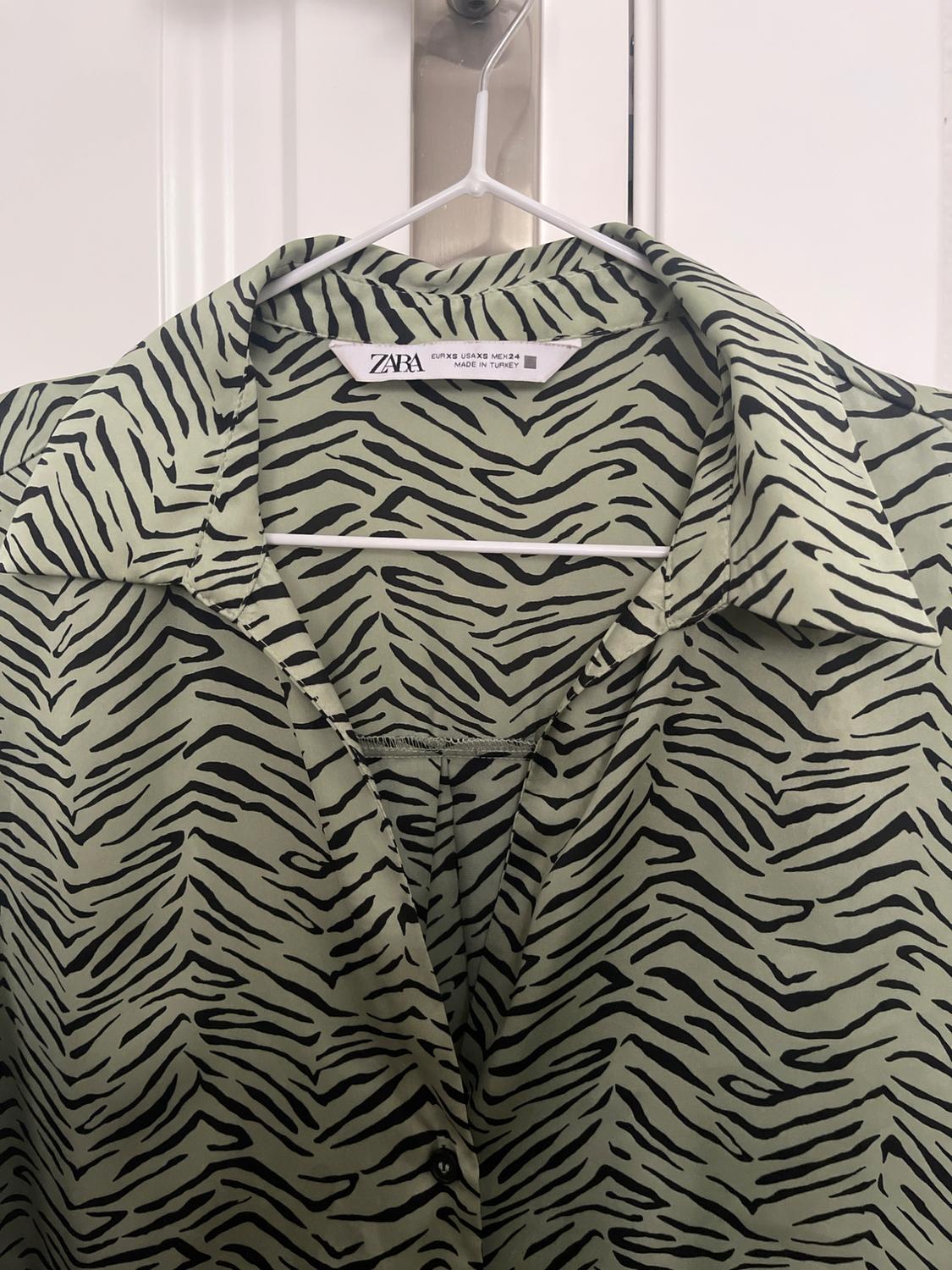 OVERSIZE ANIMAL PRINT BLOUSE - Image 3