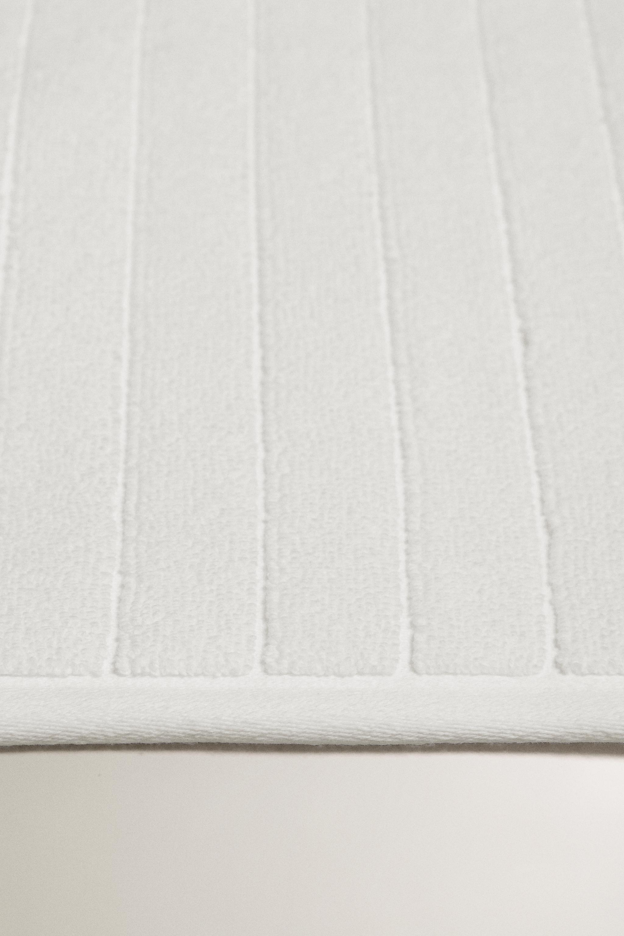 RICE STITCH BATH MAT — White