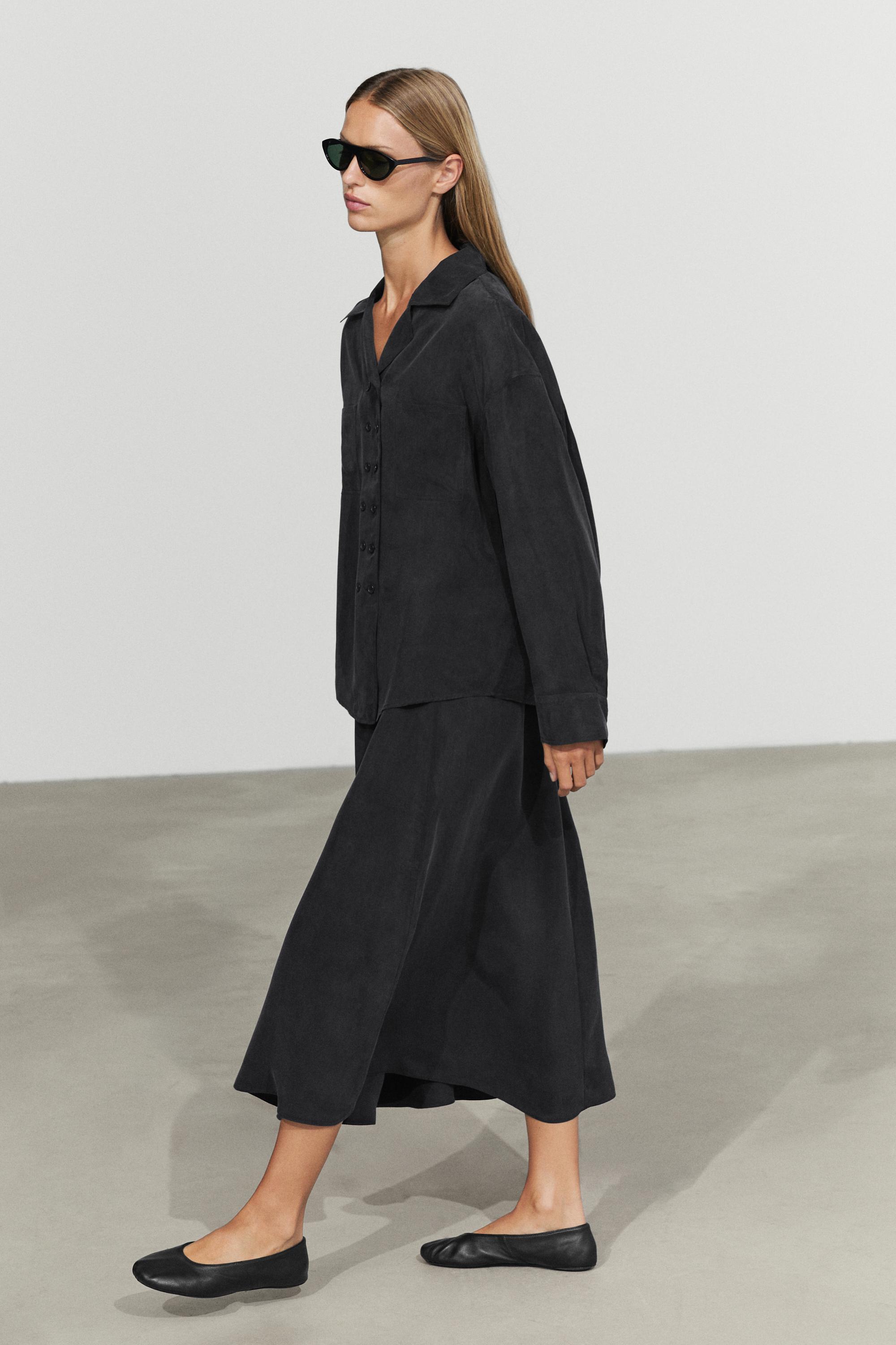 Voluminous midi skirt