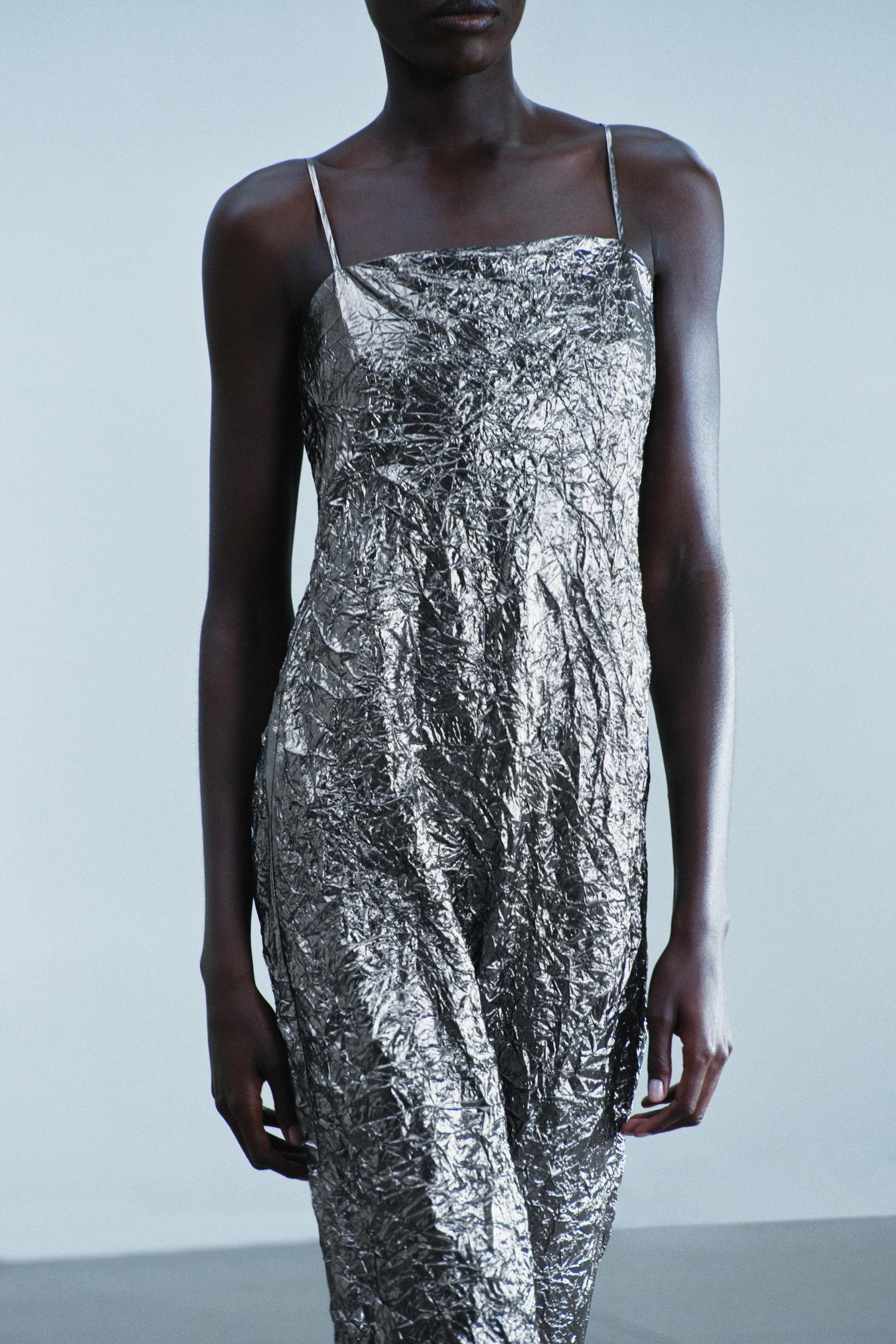 Женское платье Zara Crinkled Metallic-Effect Maxi, цвет: Чёрный / Серебряный — фото 4