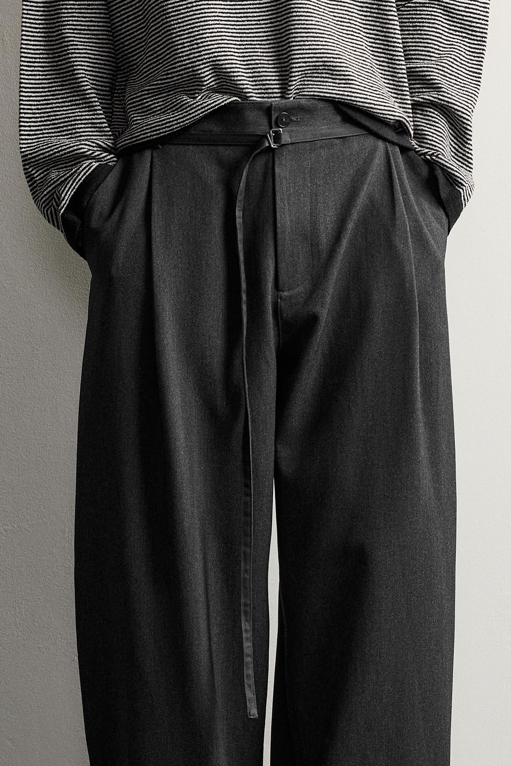 BELTED PLEATED BALLOON FIT PANTS