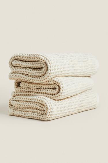 WAFFLE-KNIT COTTON BATH TOWEL - Light beige by Zara - Image 5