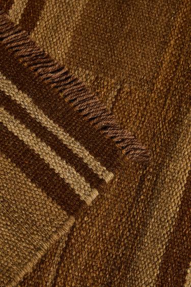 TAPIS RAYURES FRANGES - Marron de Zara - Image 4