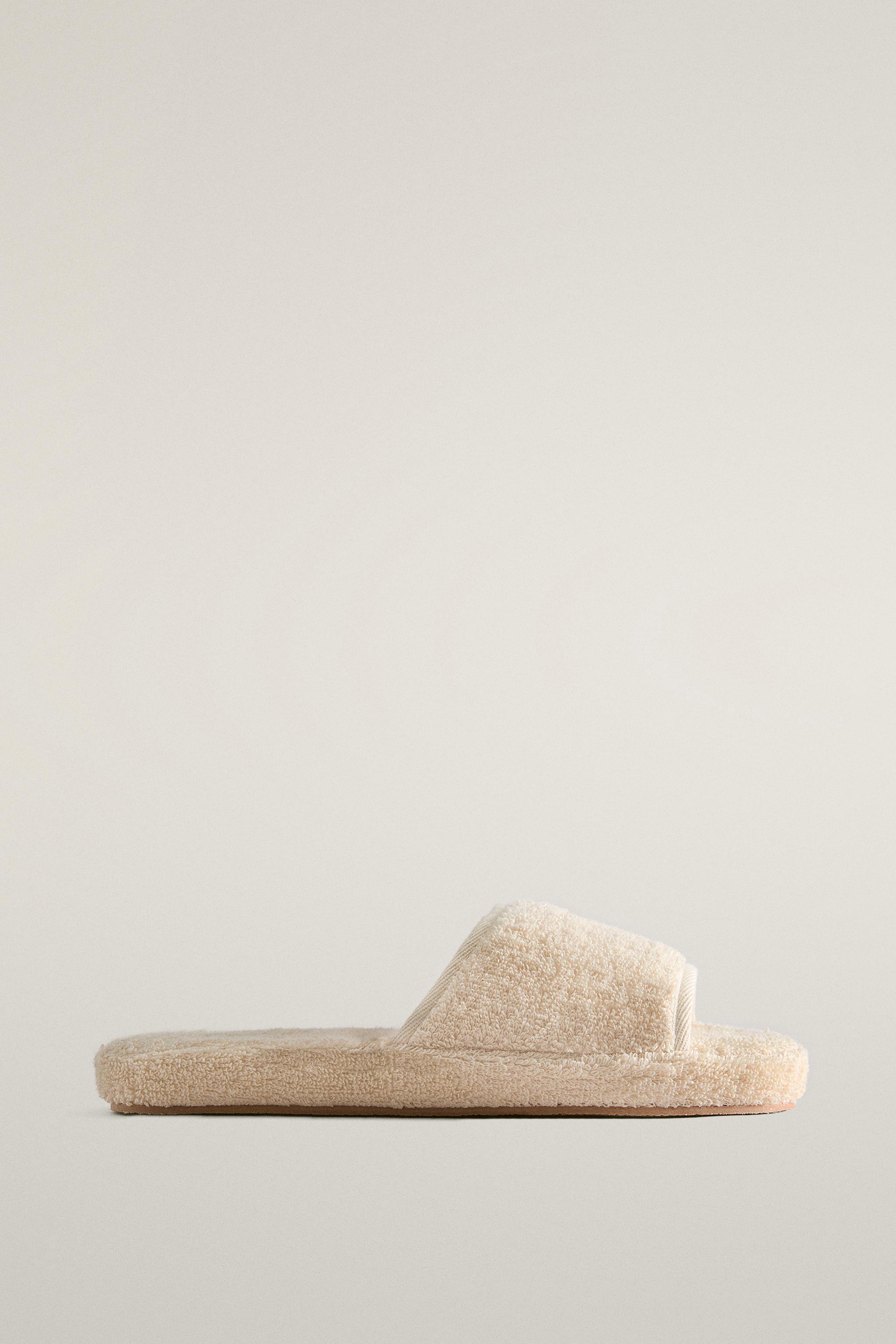 CHAUSSONS PLATEFORME SERVIETTE DE BAIN