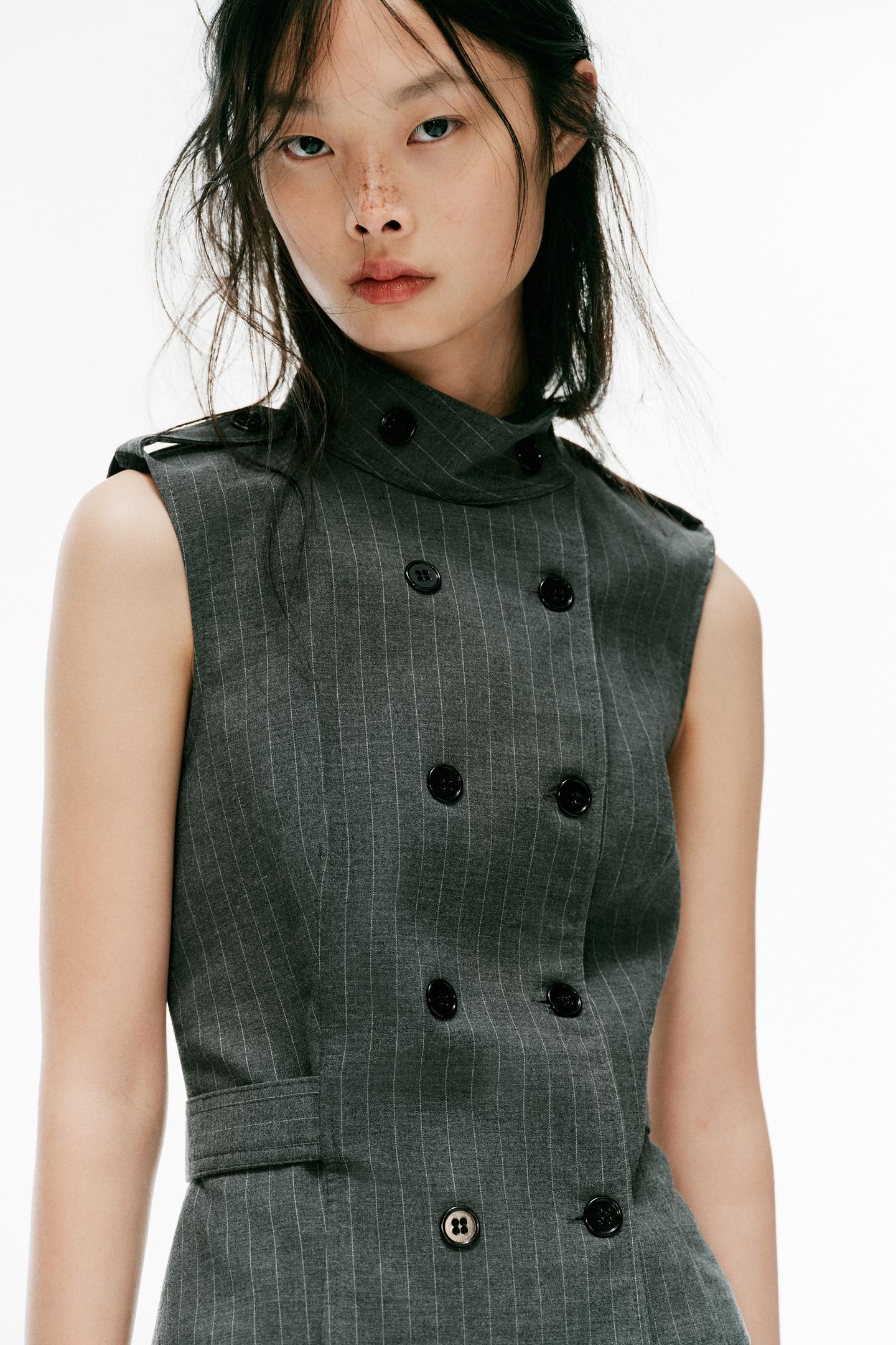 Женский топ Zara Top with Buttoned Tabs, цвет: Антрацитовый серый — фото 4
