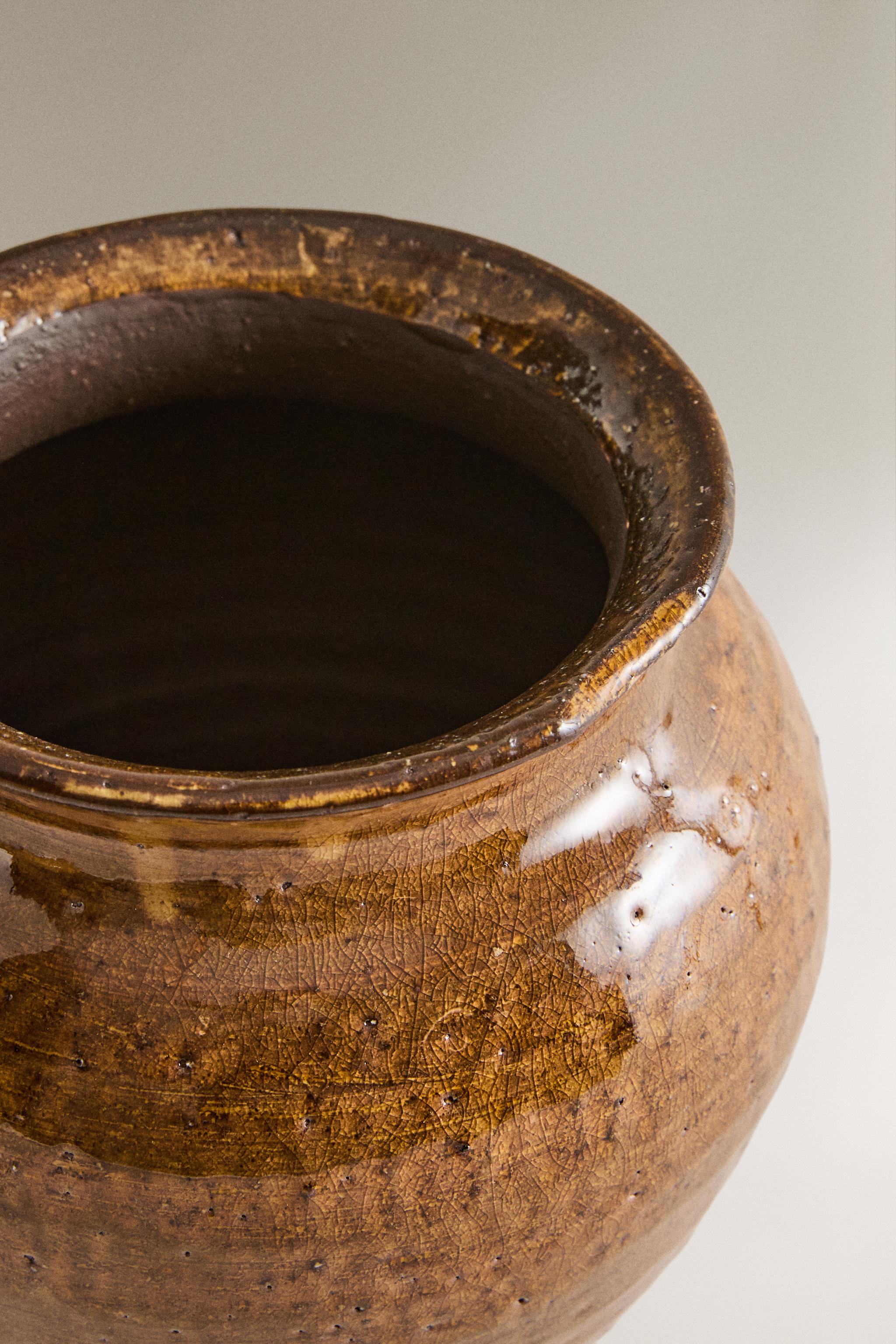 CERAMIC VASE