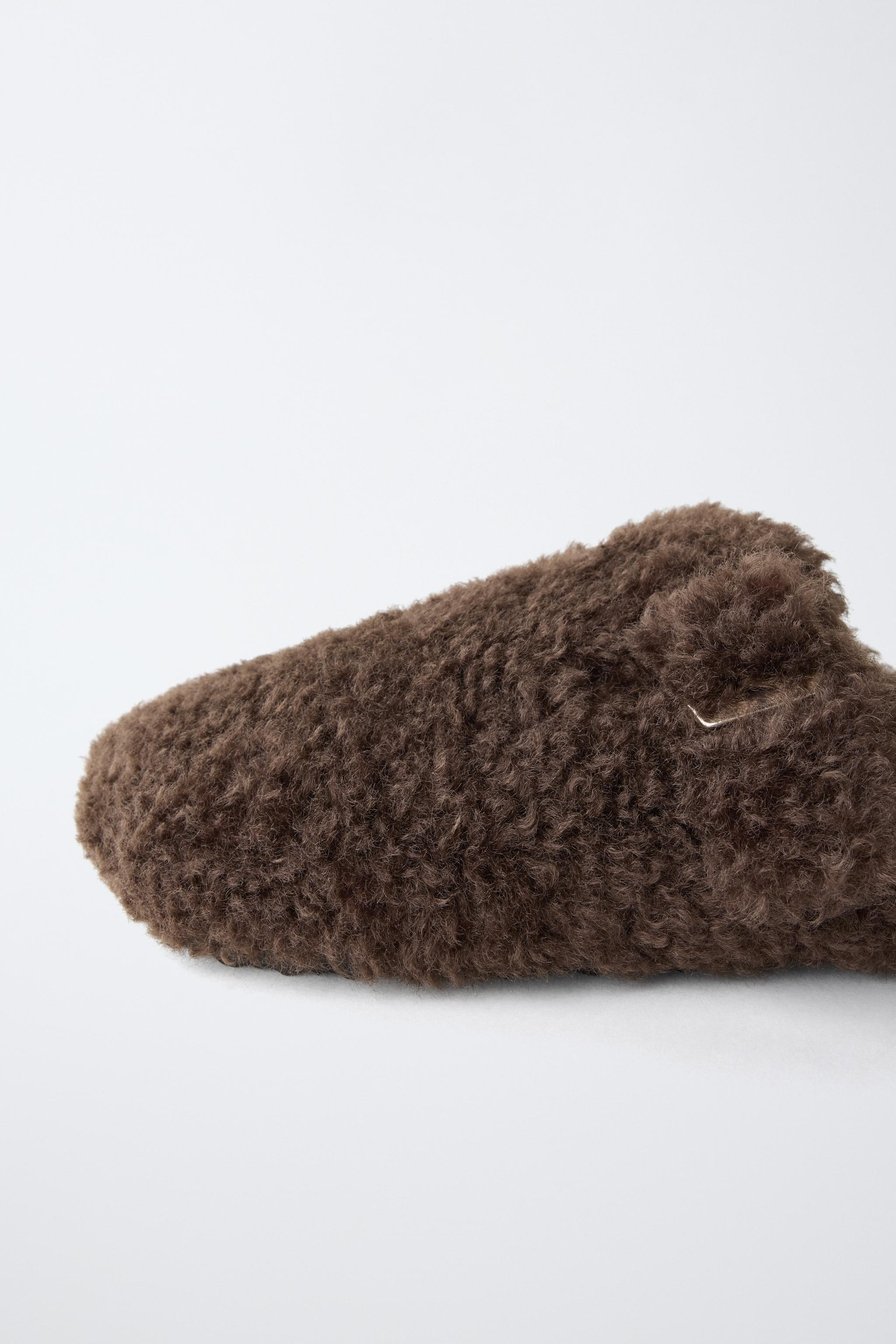 FAUX FUR BUCKLE CLOGS