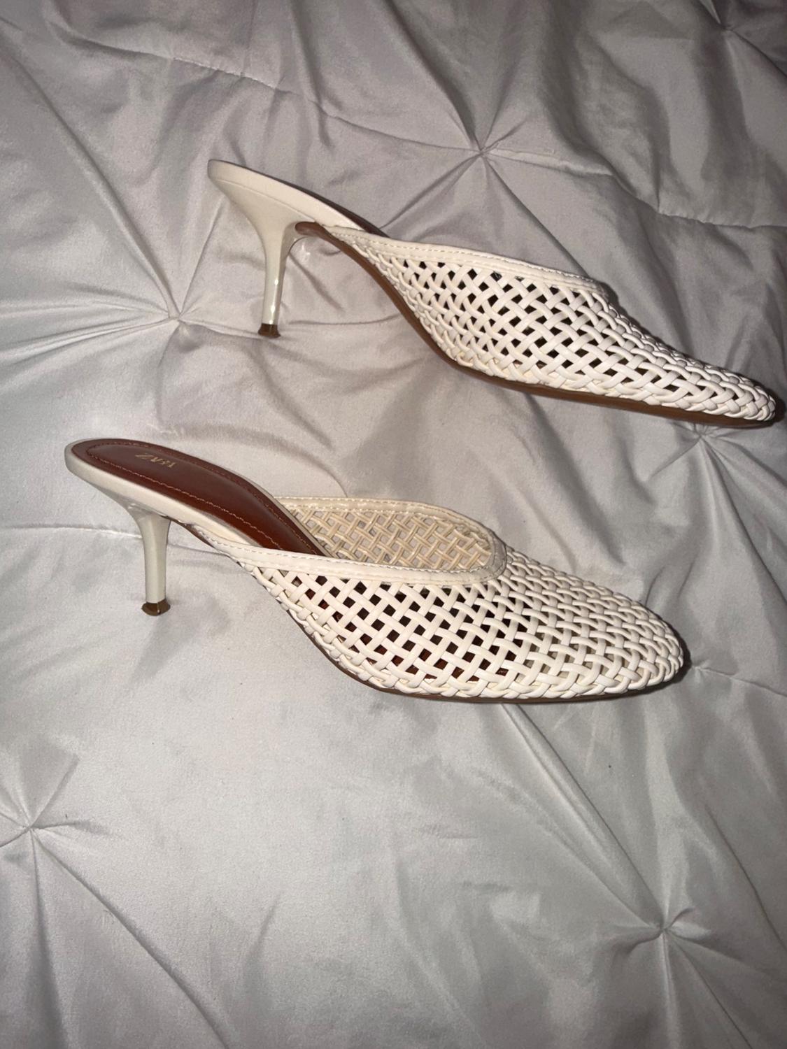 HEELS - Image 2