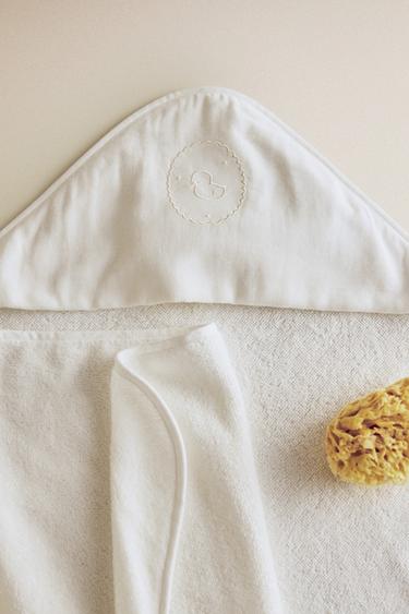 TOALLA BAÑO CAPUCHA BEBÉ BORDADO - Blanco roto de Zara