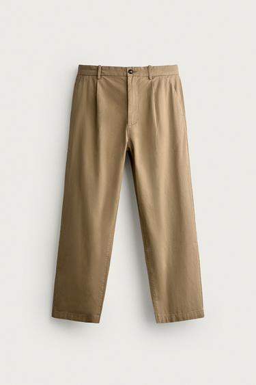 PANTALÓN CHINO REGULAR FIT PLIEGUES - Khaki claro de Zara