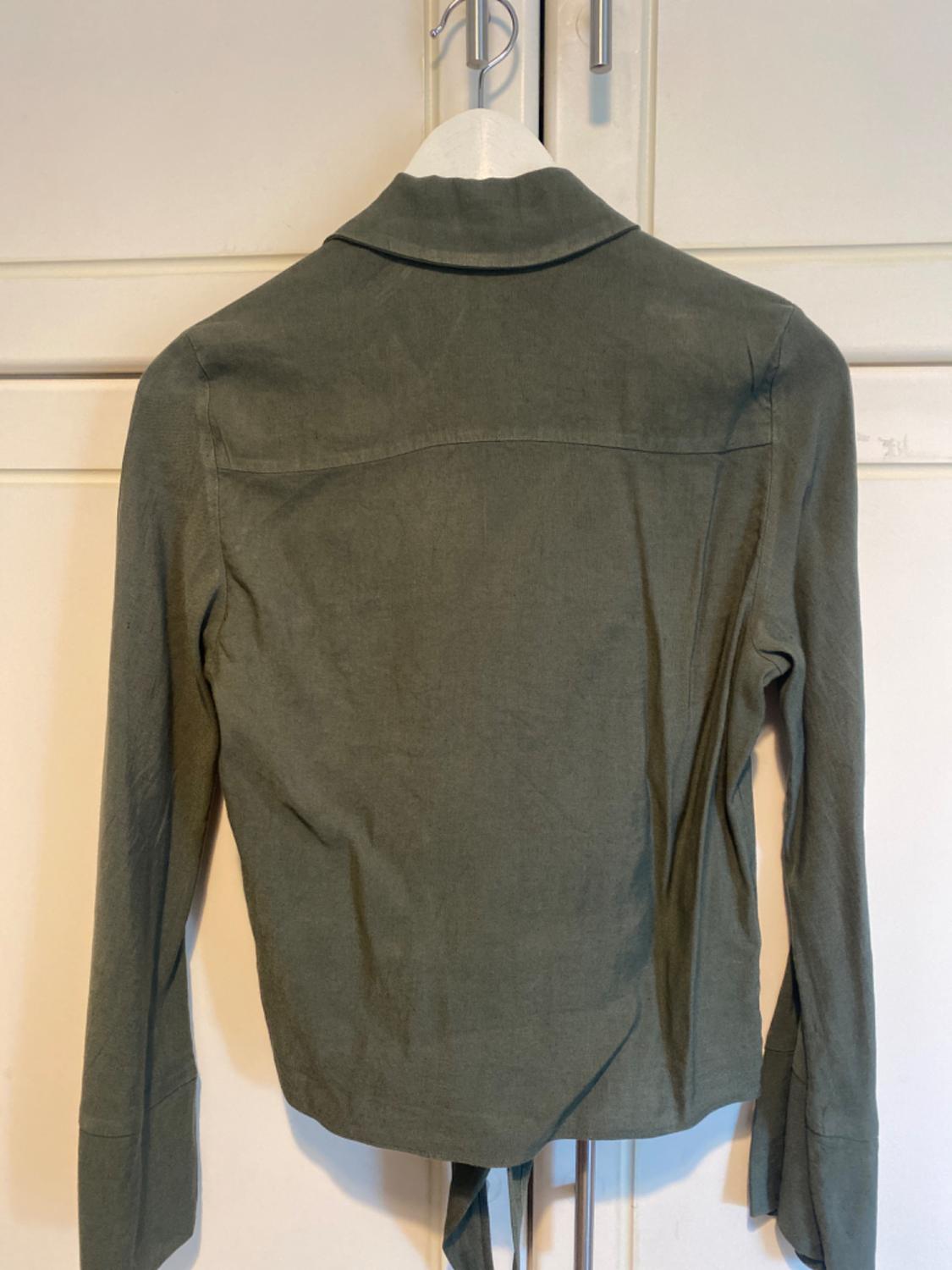 LINEN BLEND KNOTTED BLOUSE - Image 2