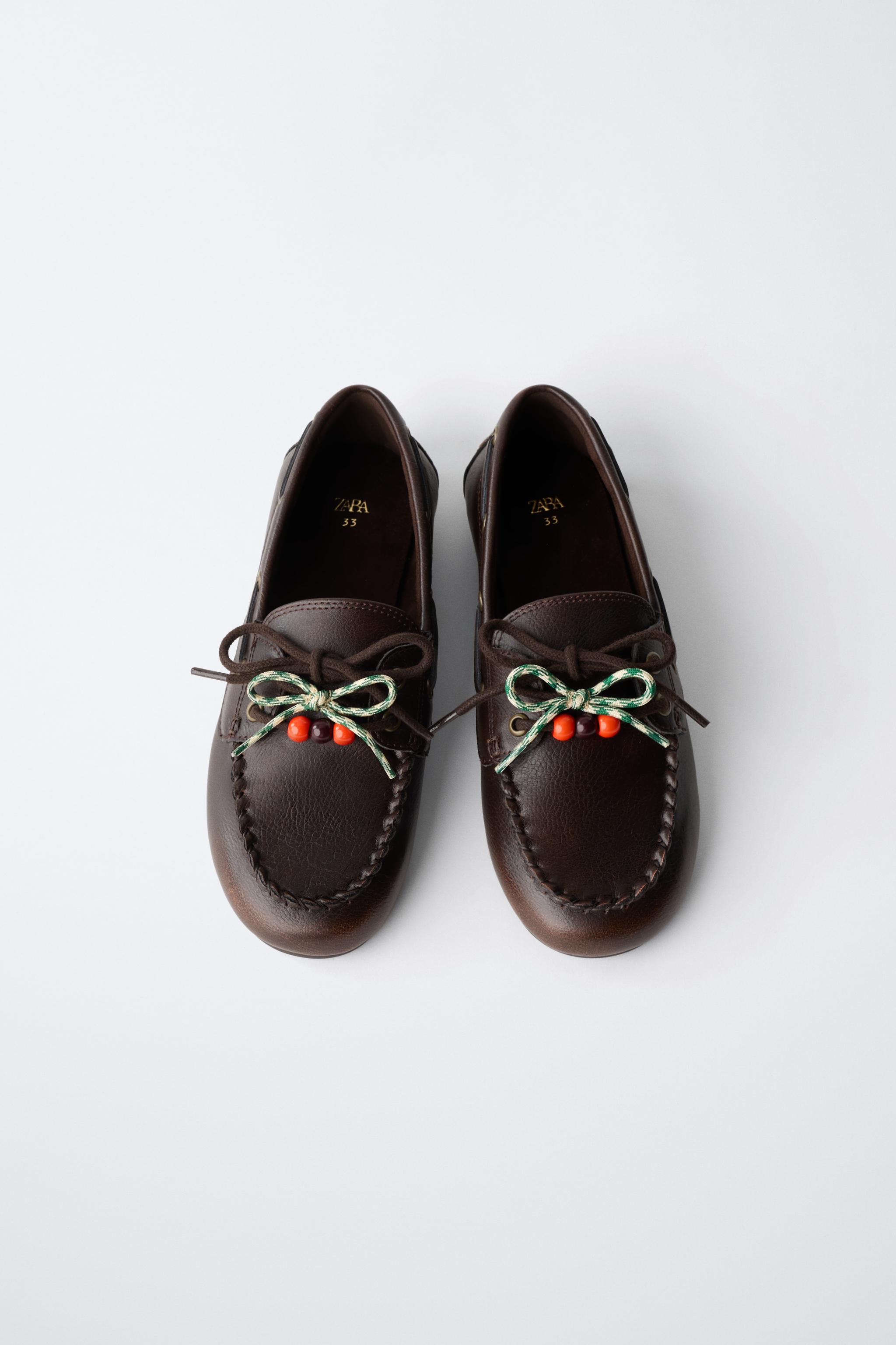 LACE-UP BOAT SHOES