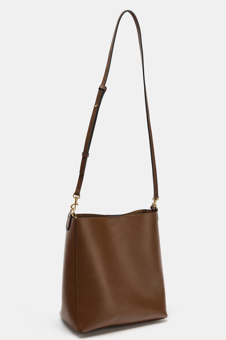 BOLSO BALDE CON DETALLE DE ASA 5