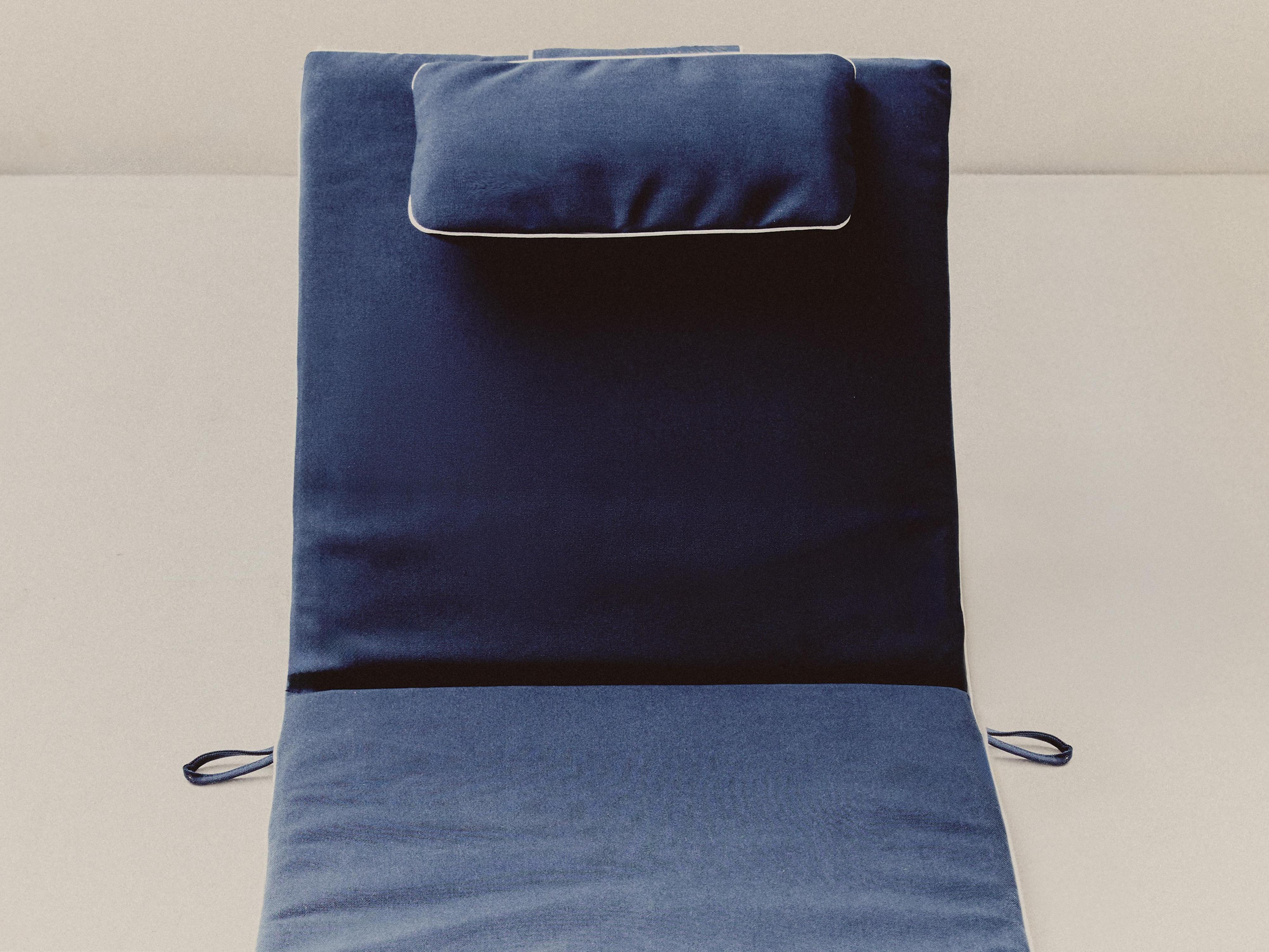 FOLDABLE FLOOR BEACH LOUNGER — Blue