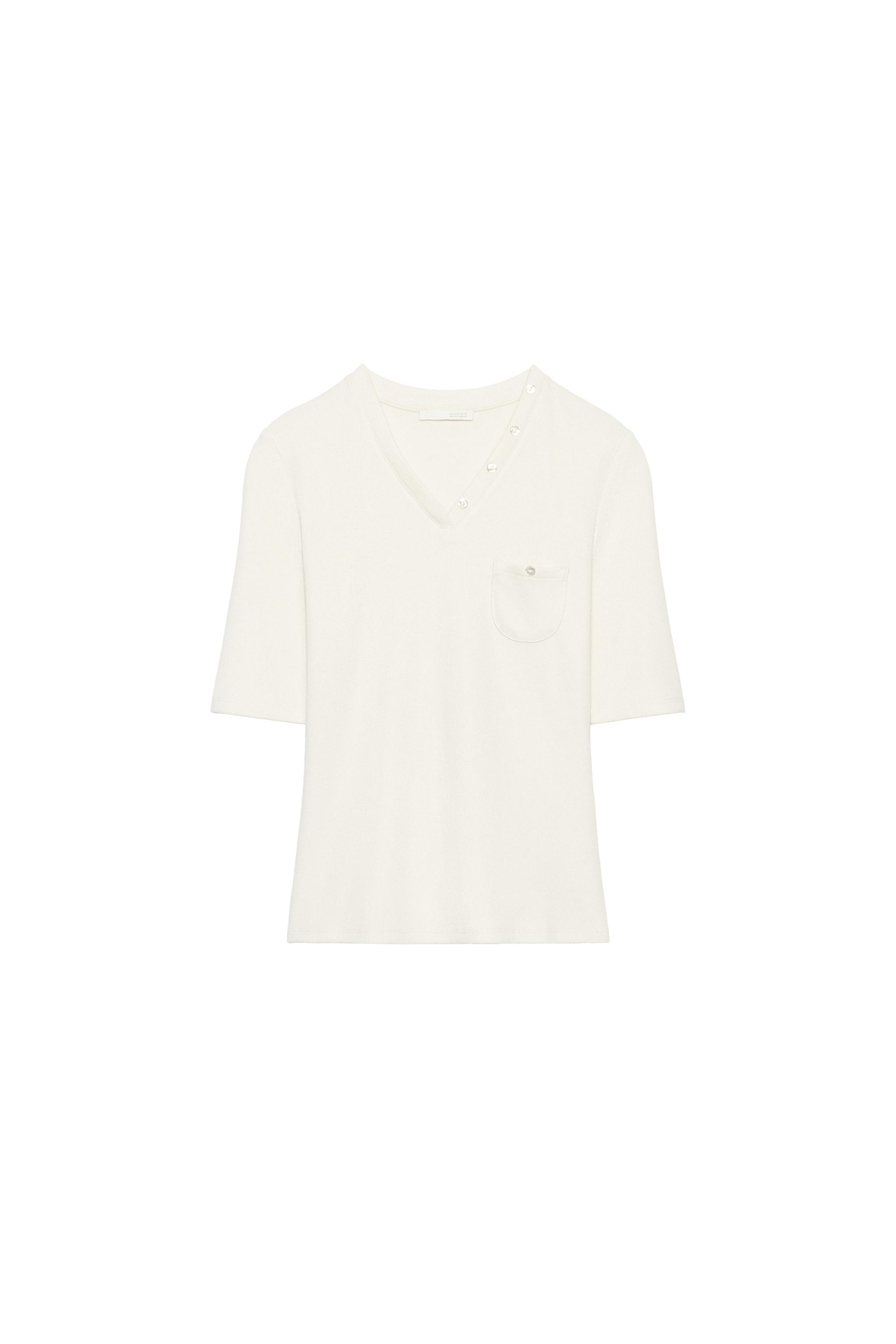 CAMISETA ESCOTE PICO BOLSILLO