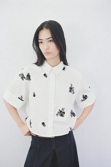 フラワースパンコール ショートシャツホワイト/ブラックZaraのフラワースパンコール ショートシャツ - ホワイト/ブラック