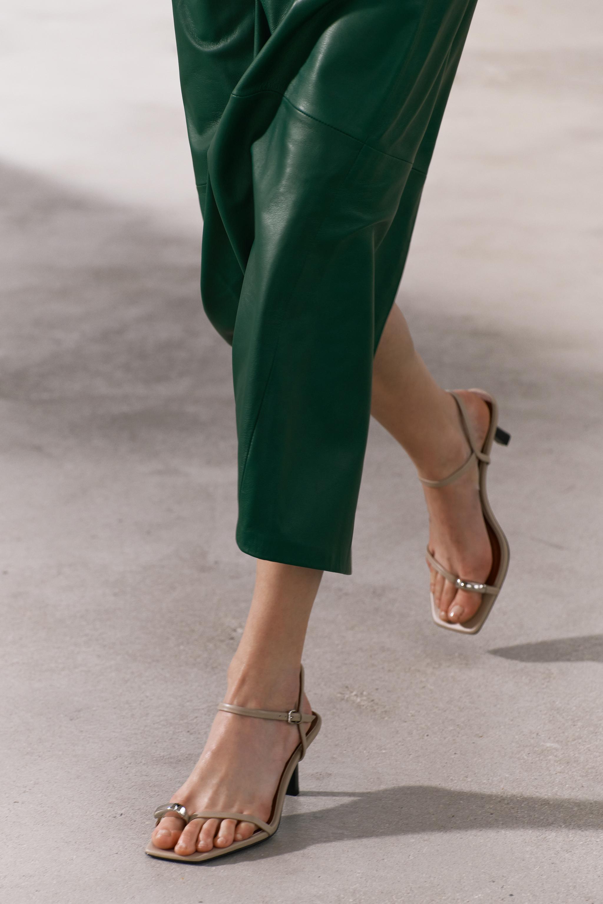 HEELED TOE POST SANDALS - Taupe Gray