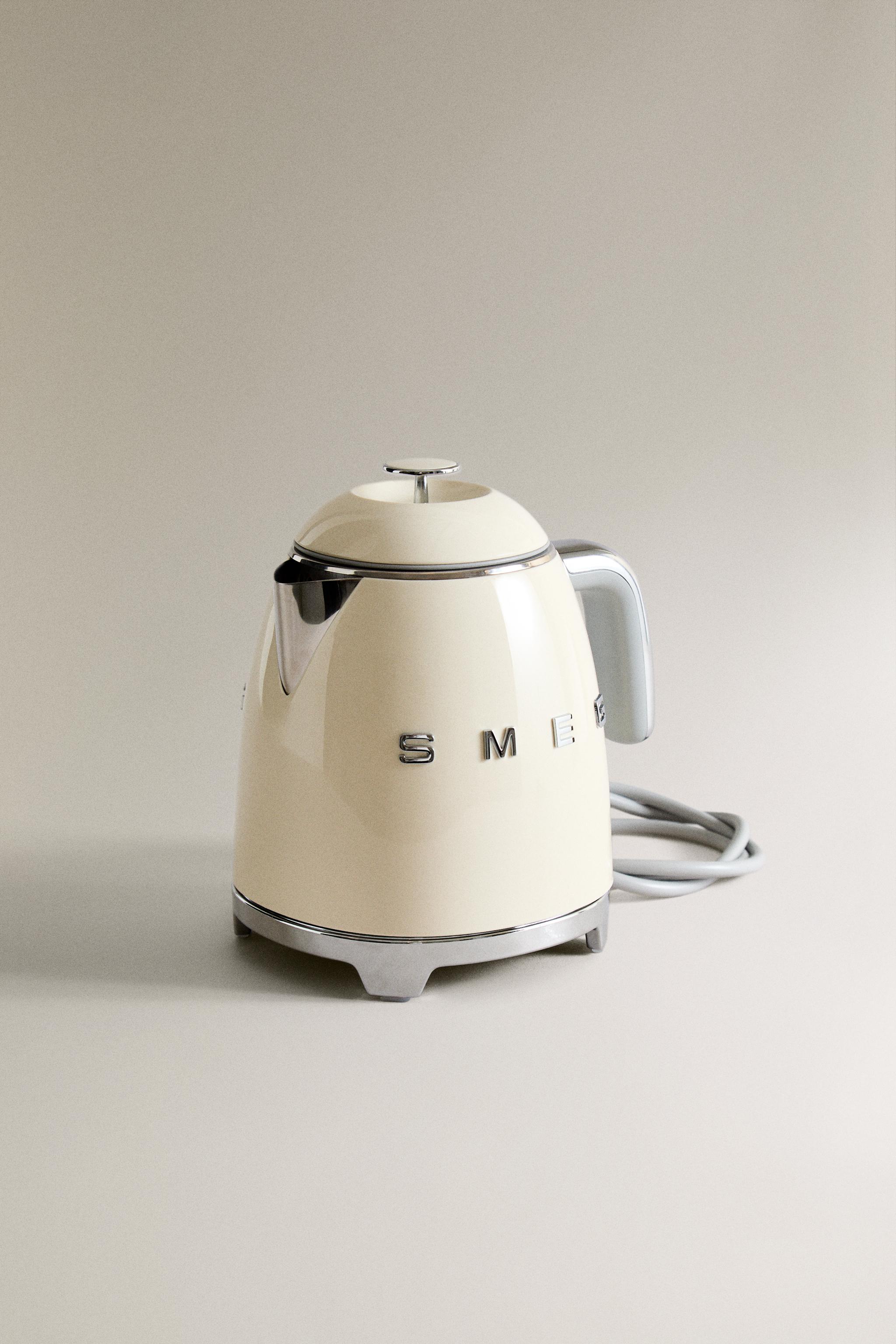 SMALL STEEL SMEG KETTLE — Cream