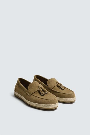 MOCASSINS CASUAL EN CUIR À POMPONS - Beige de Zara