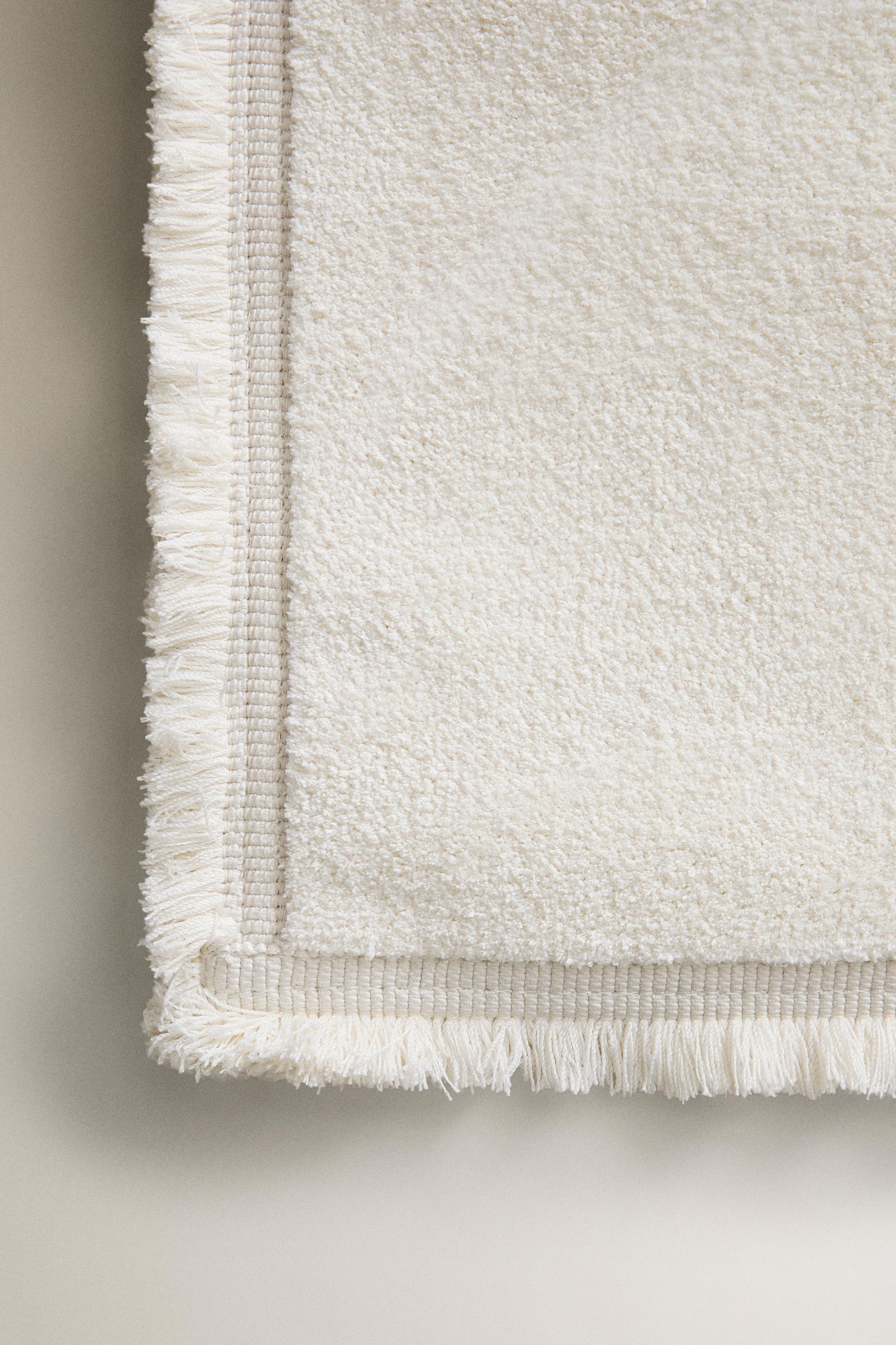FRINGED RUG — Oyster-white