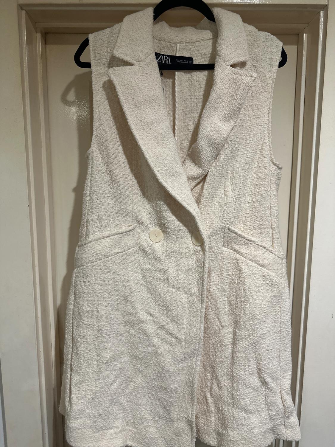 STRUCTURED VEST