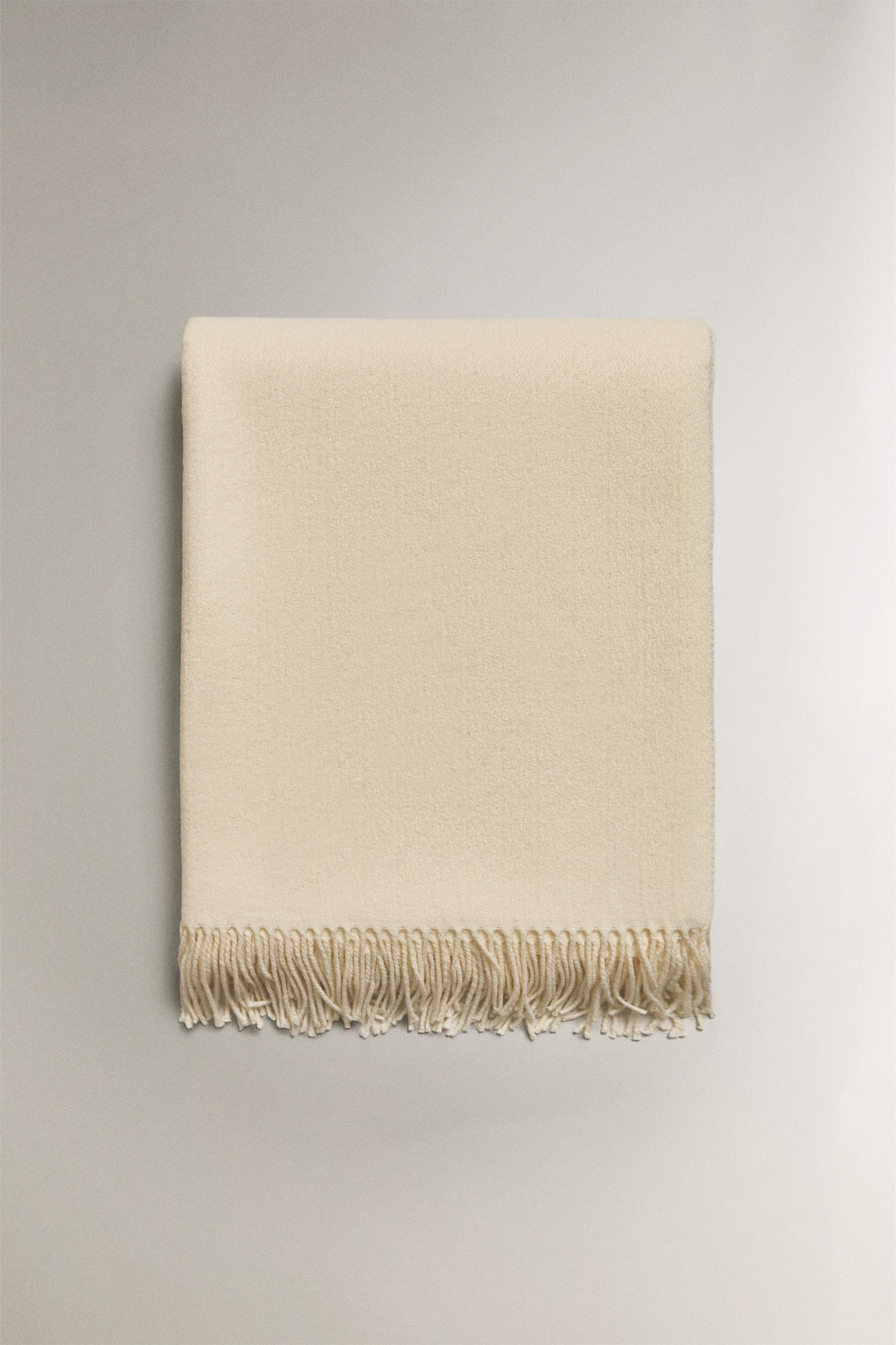DECORATIVE FRINGED BLANKET
