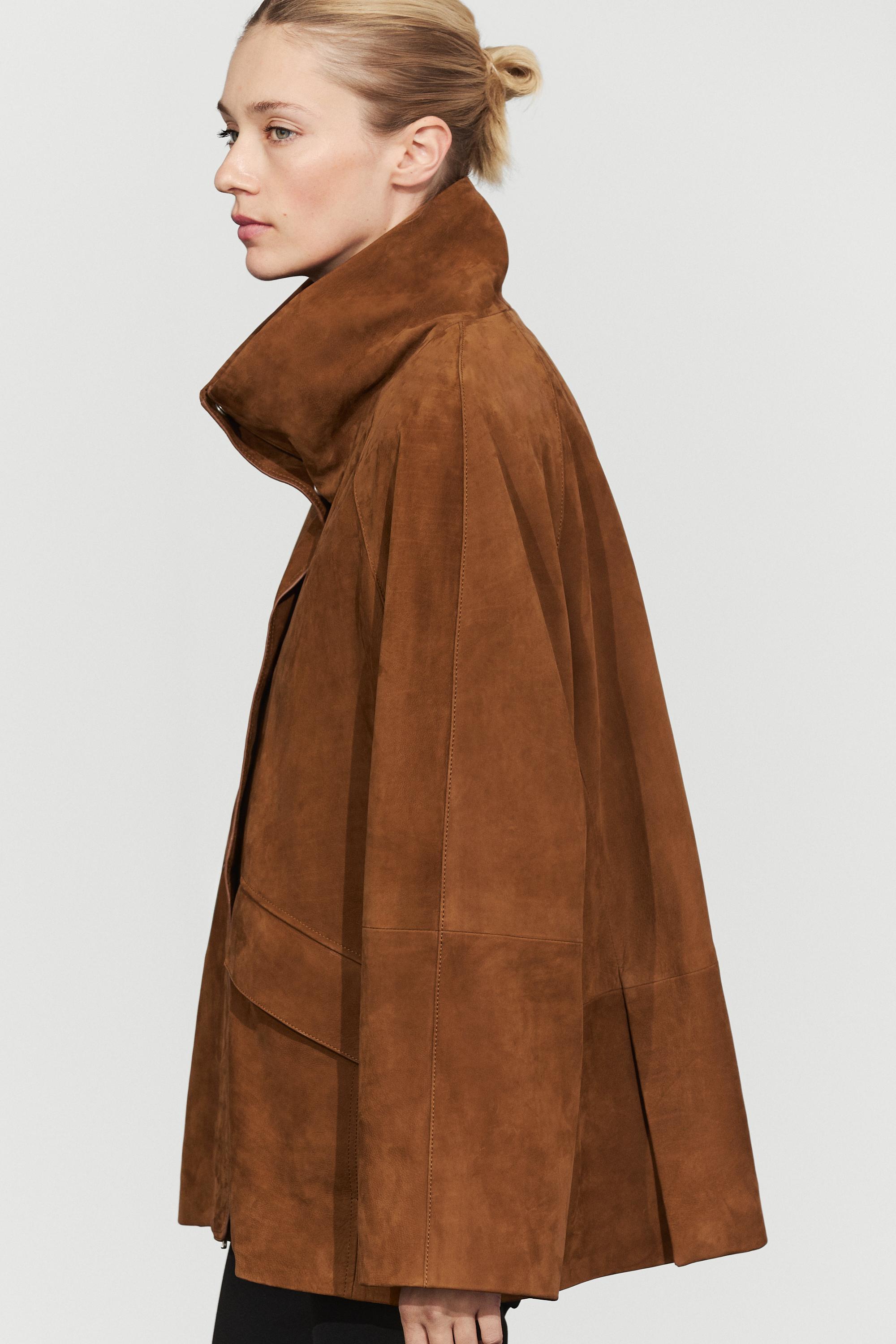 Manteau col montant en cuir nubuck