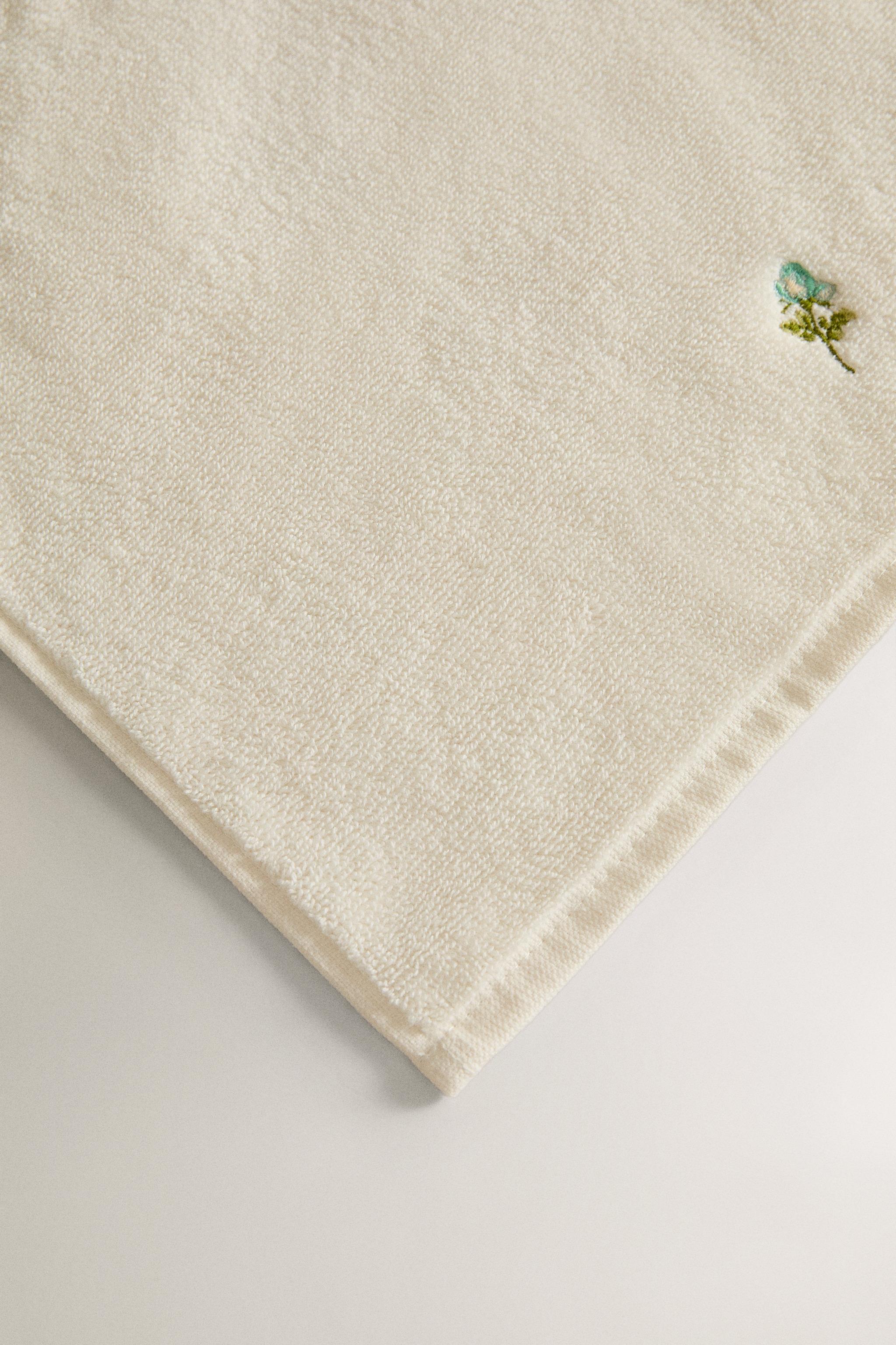 SERVIETTE DE BAIN BRODERIE FLORALE