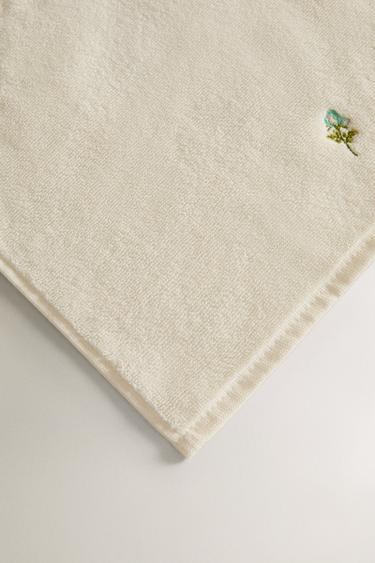 BATH TOWEL WITH FLORAL EMBROIDERY - Ivory by Zara - Image 2
