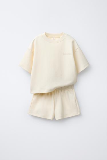 T-SHIRT- UND BERMUDA-SET INTERLOCK TEXT - Cremefarben von Zara