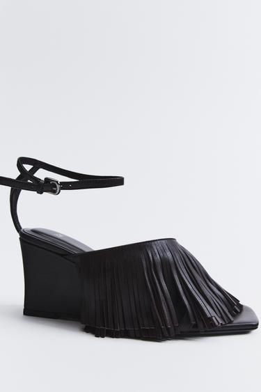 КОЖАНЫЕ ТУФЛИ НА ТАНКЕТКЕ БАХРОМОЙ — Шоколадно-коричневый от Zara