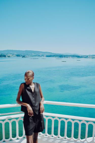 BERMUDA TAILLE HAUTE À PINCES EN LIN - Noir de Zara