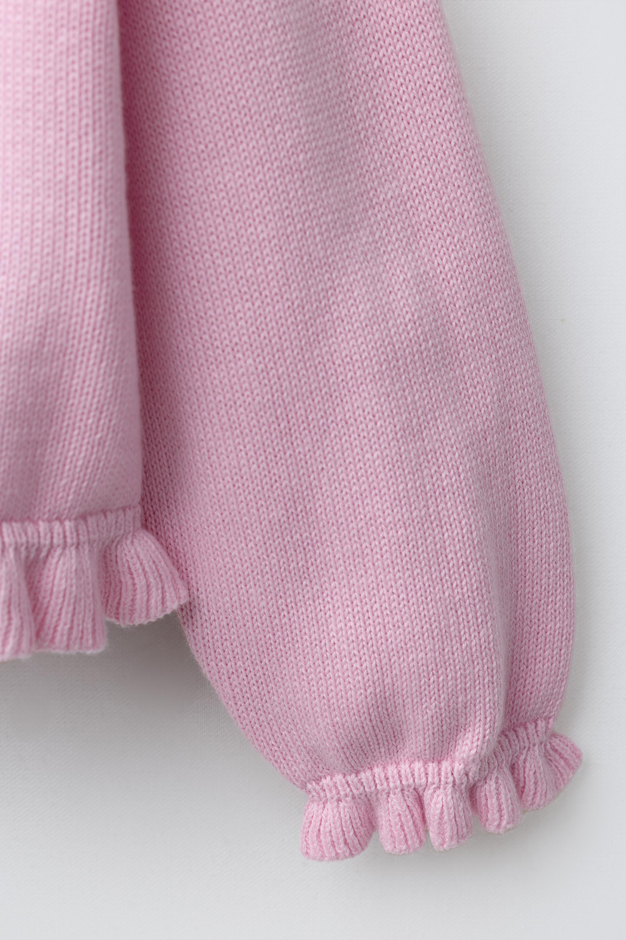 RUFFLED KNIT CARDIGAN