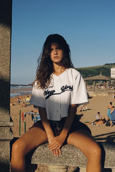 ФУТБОЛКА С НАДПИСЬЮ NEW YORK — ЖЕЛТОВАТО-БЕЛЫЙ от Zara — изображение 0