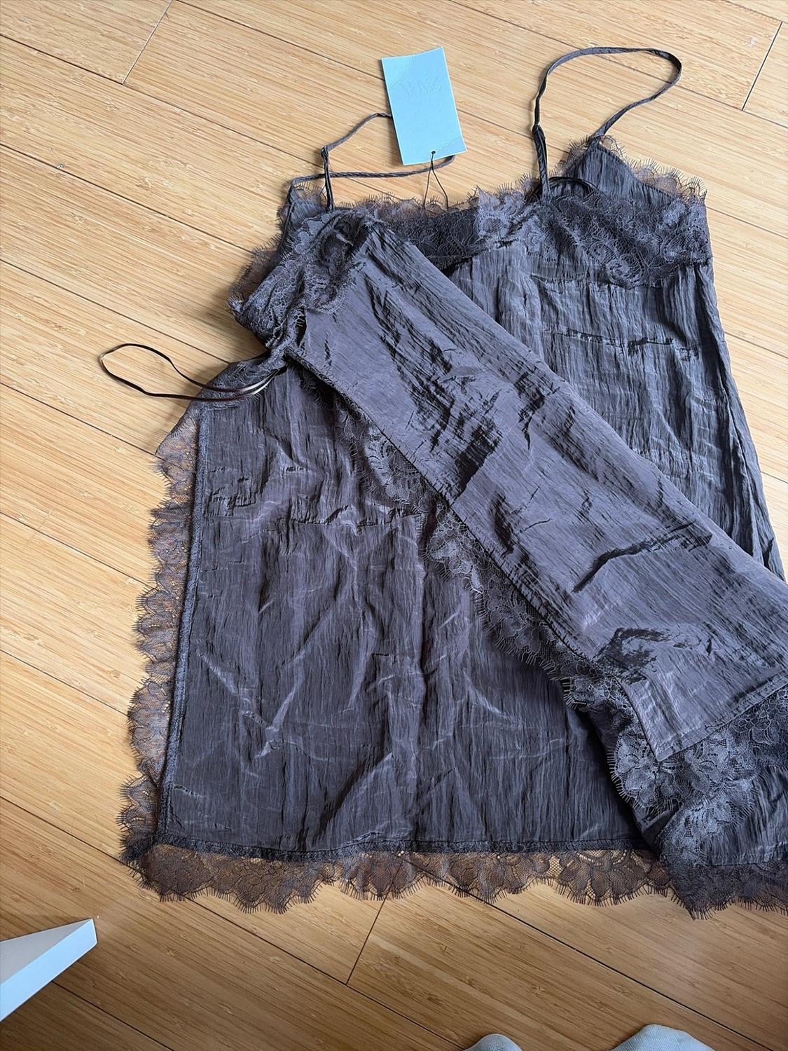 LACE CAMISOLE TOP - Image 3