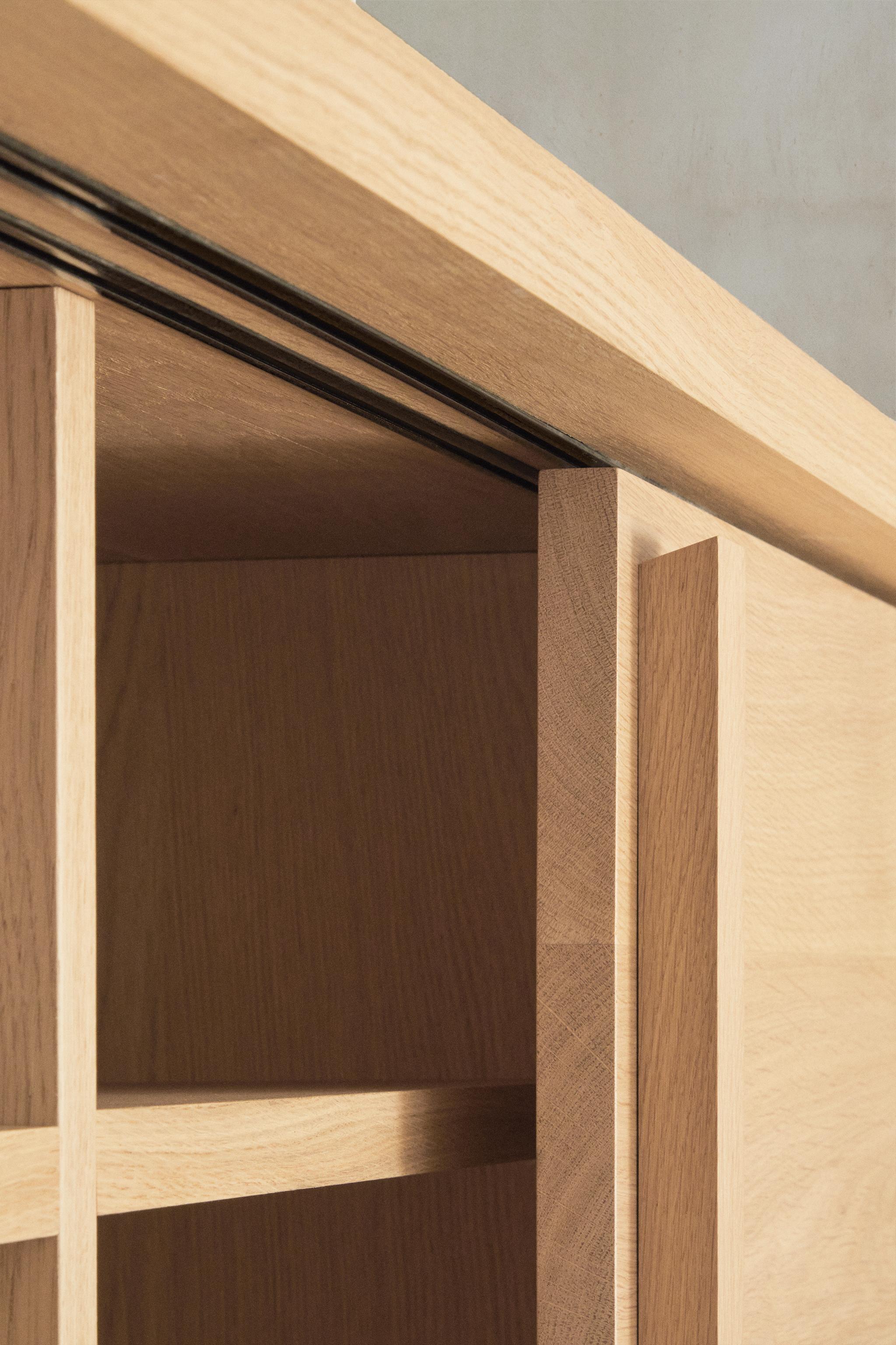 SIDEBOARD 01