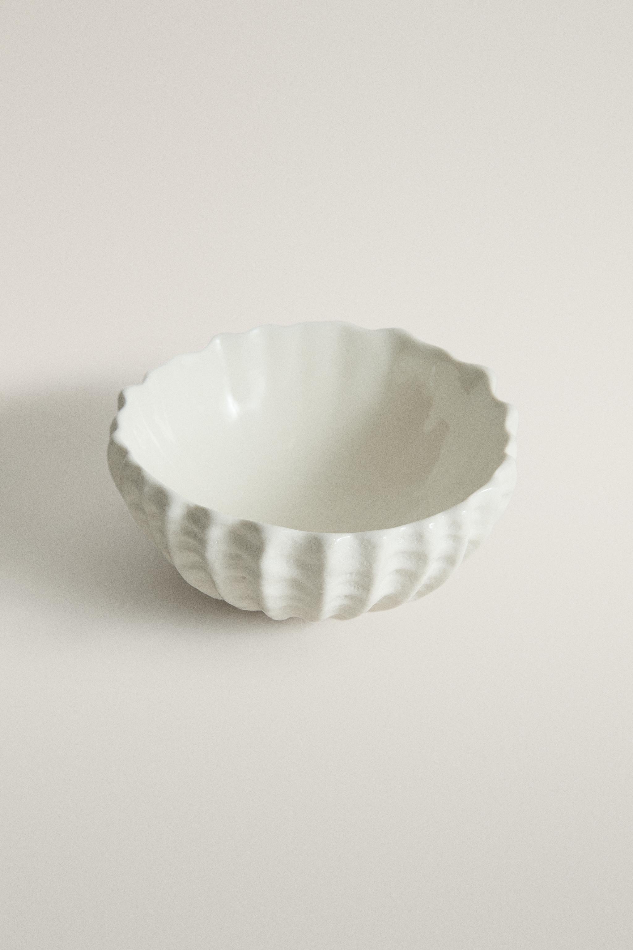 EMBOSSED SNACK BOWL