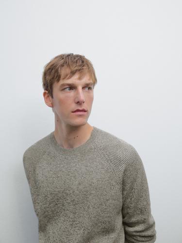 Pull en maille moulinée à col rond - Beige / Vert de Zara