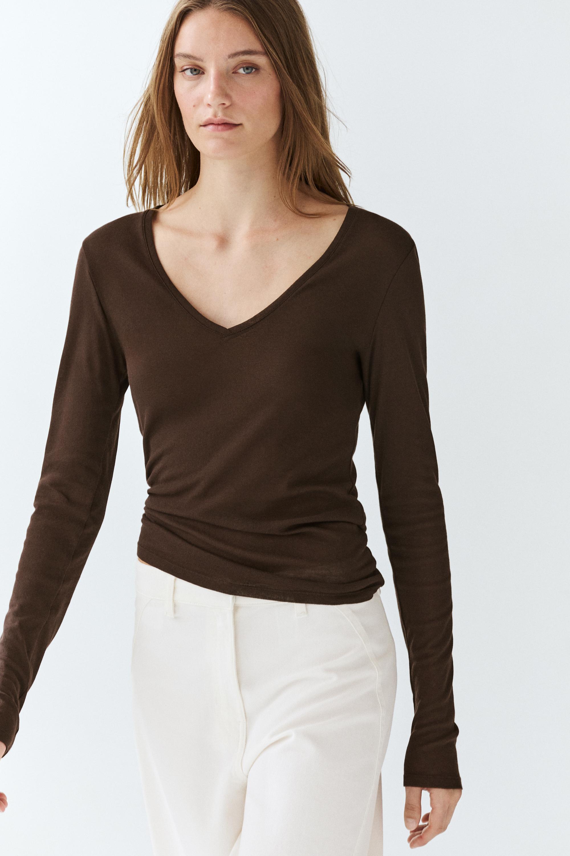 Slim fit long sleeve V-neck T-shirt — Brown